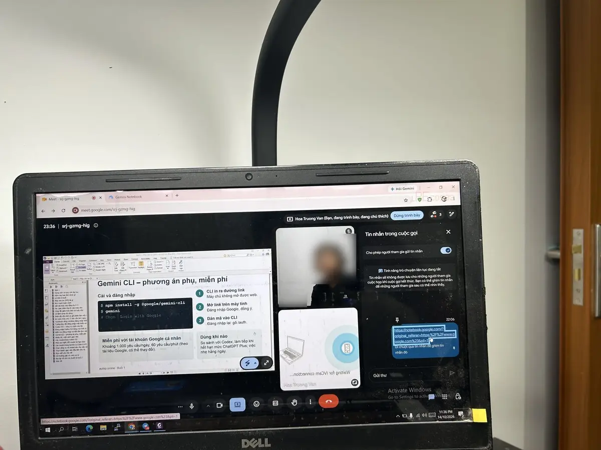 Màn hình buổi học trực tuyến ngày 14/10/2026: slide Gemini CLI – phương án phụ, miễn phí đang được trình chiếu, khung hình học viên đã làm mờ